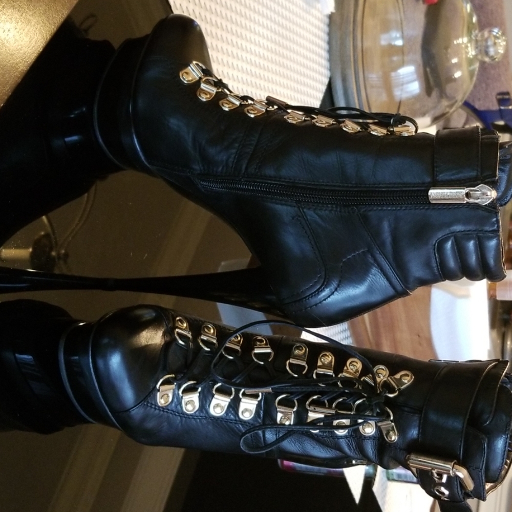 Stelleto high heeled boots